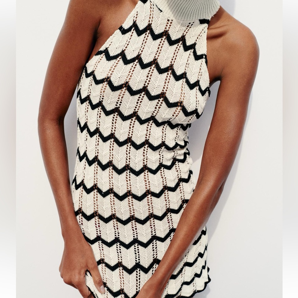 BLOGGERS FAV ZARA STRIPED KNIT MINI DRESS - Picture 2 of 5